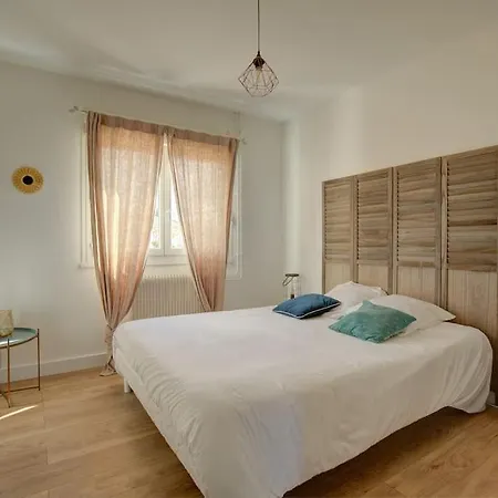 La Maison De Deborah - *